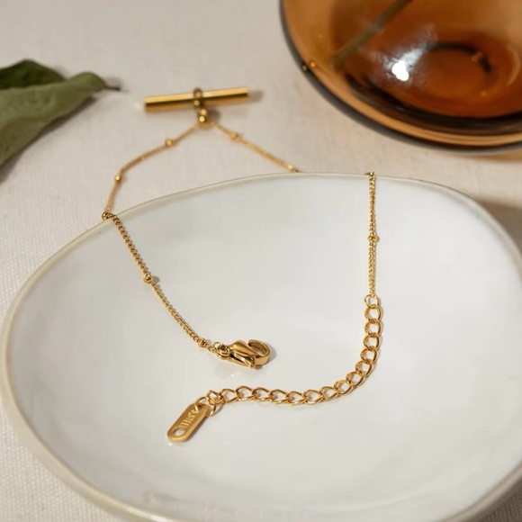 18k Gold Plated T Pendant Beaded Anklet - Picture 4 of 9